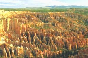 Bryce Canyon z hora i ze zdola